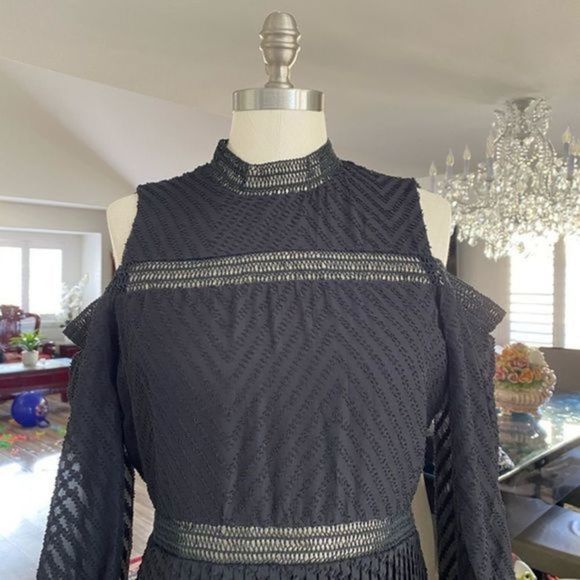 049Romeo and Juliet Couture cold shoulder Medium NWT - Picture 5 of 13